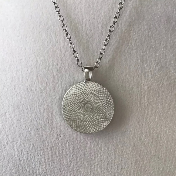 LAST 1! NEW Cats Pendant Necklace Round Cabochon Silver Tone 18” Chain Kittens - Picture 10 of 10